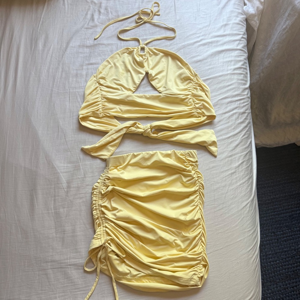 NWOT BABYBOO butter yellow ruched halter neck cropped top mini skirt set